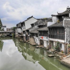 这座城号称“东方瑞士”，远超北上广，后来被搬空，沦为三线城市